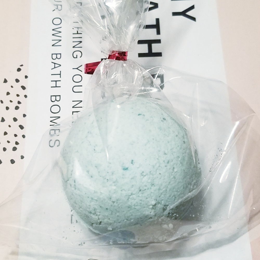 🧜♀️Bathbombs: 3 for $13🧜♀️ - Picture 2 of 4
